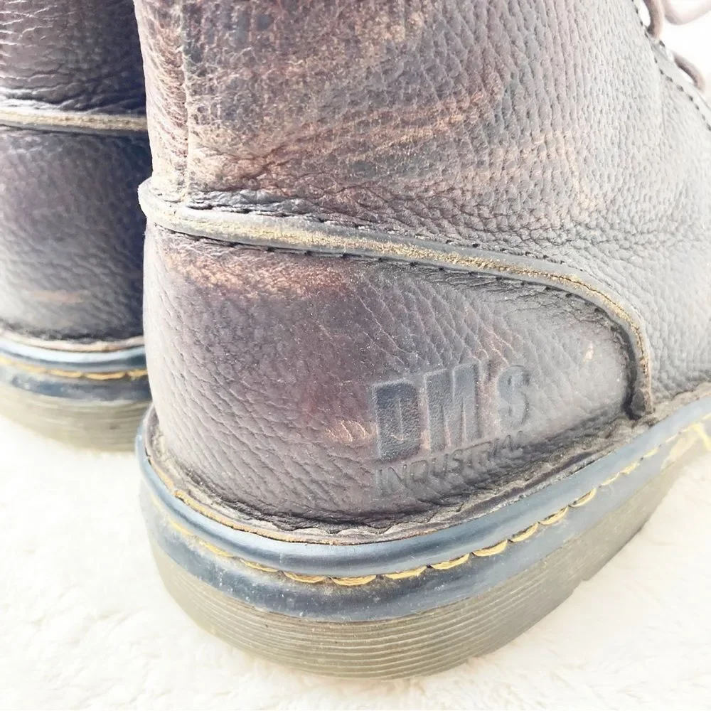 Dr. Martens Sussex Bear Track Chukka Boots size 9